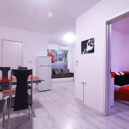 Red Fashion With Free Parking&pool Apartment *