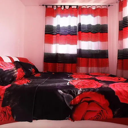 Red Fashion With Free Parking&pool Apartment *