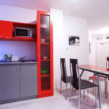 Red Fashion With Free Parking&pool Apartment *