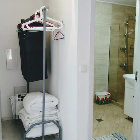 Apartment Red Fashion With Free Parking&pool