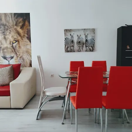 Red Fashion With Free Parking&pool Apartment *
