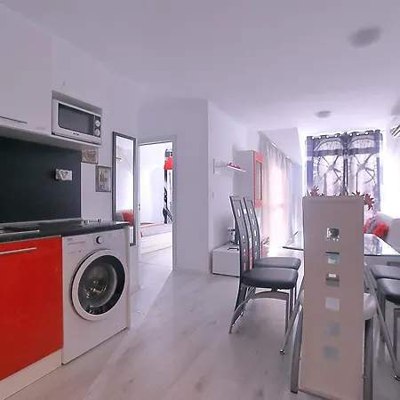 Red Fashion With Free Parking&pool * Balchik