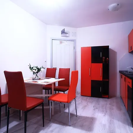 Apartment Red Fashion With Free Parking&pool
