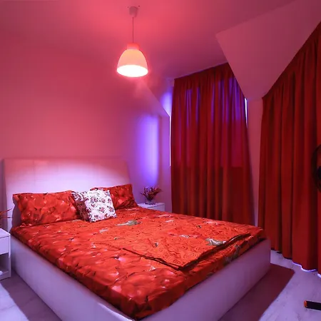 Red Fashion With Free Parking&pool Apartment *