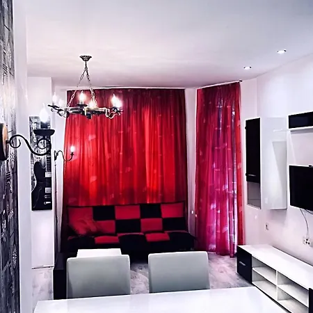 Red Fashion With Free Parking&pool Apartment *