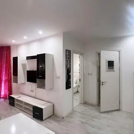 Apartment Red Fashion With Free Parking&pool Balchik